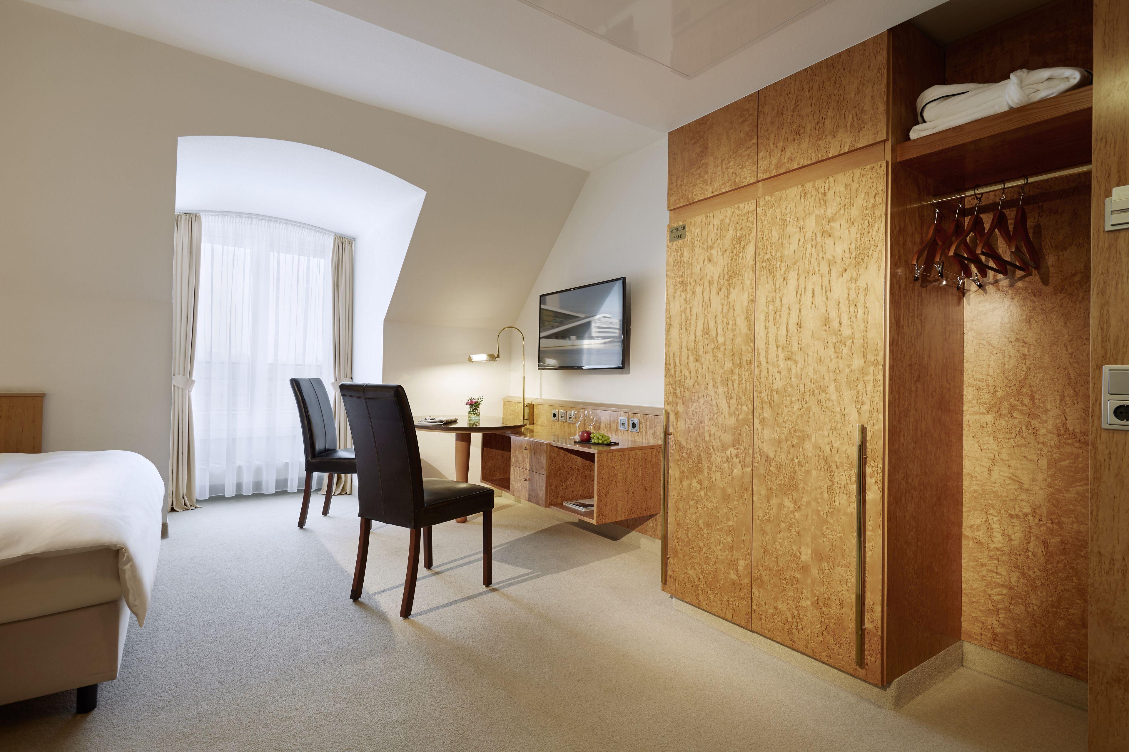 Hotel Lindner Airport, Part Of Jdv By Hyatt Dusseldorf